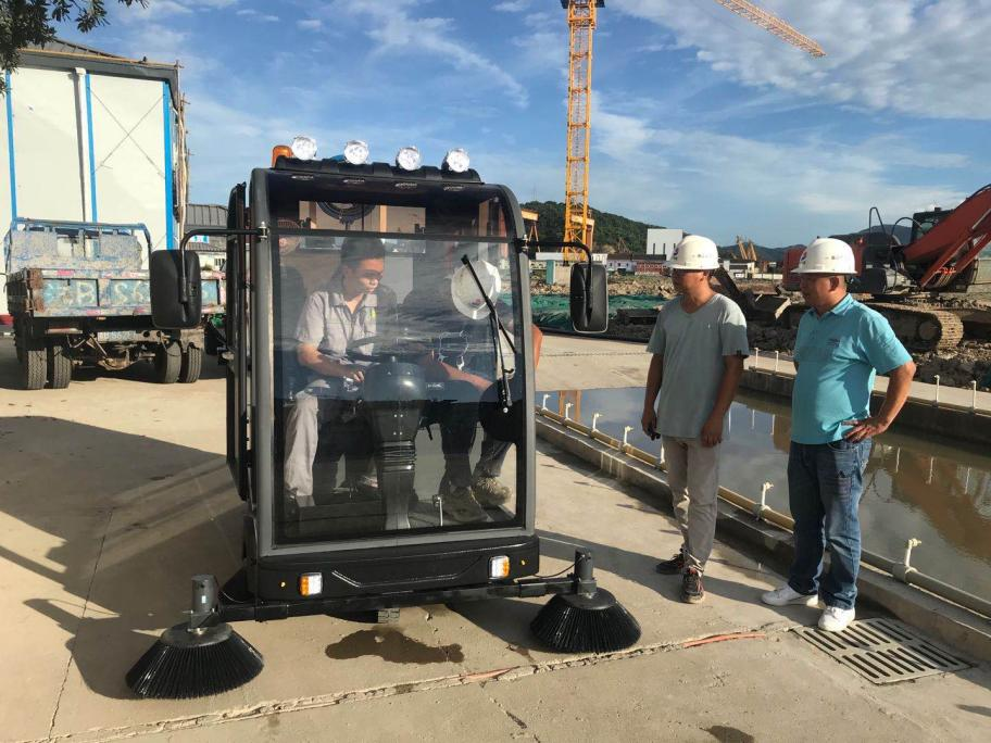 昌吉龙泉市清扫车