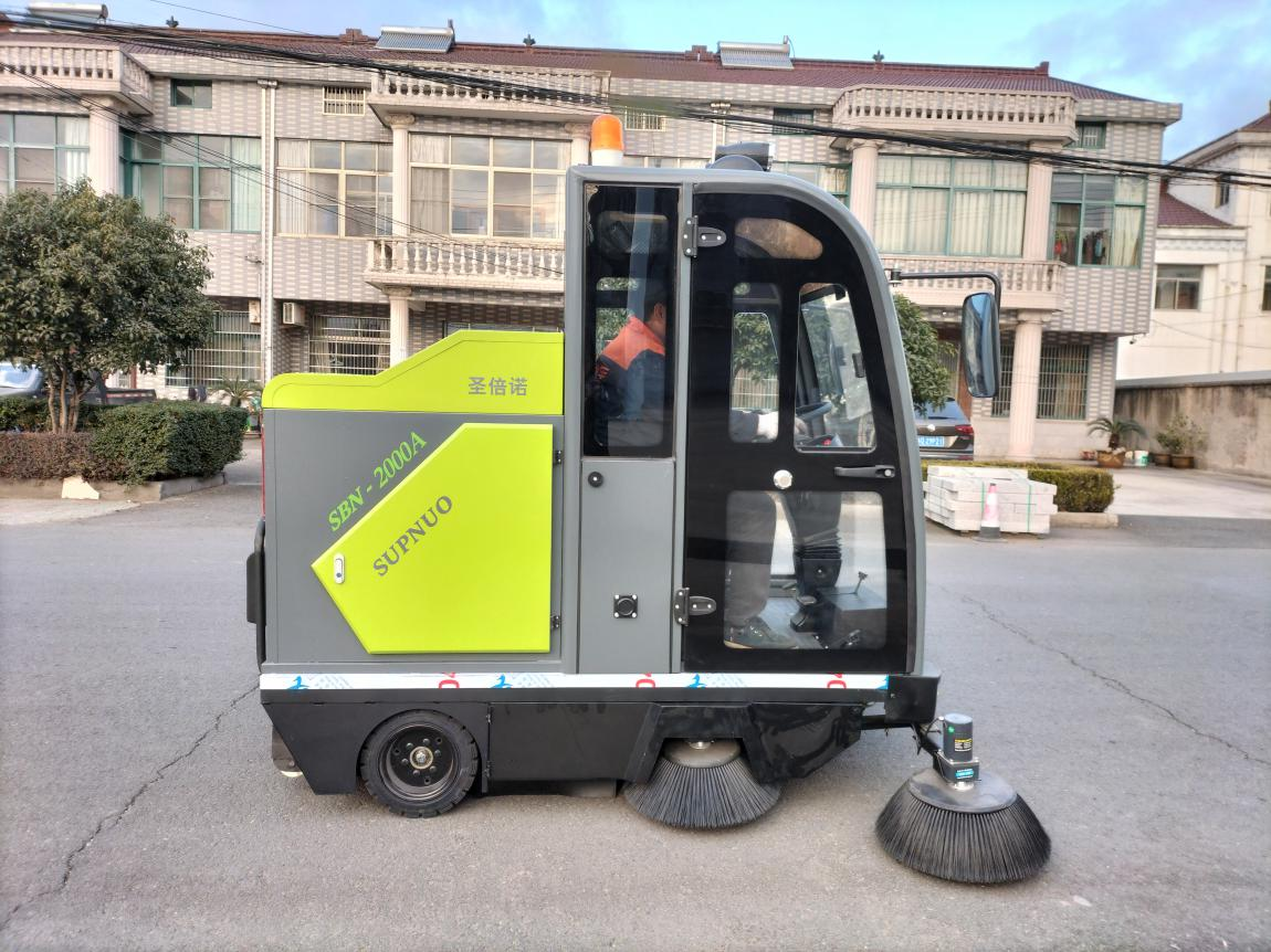 昌吉龙马清扫车