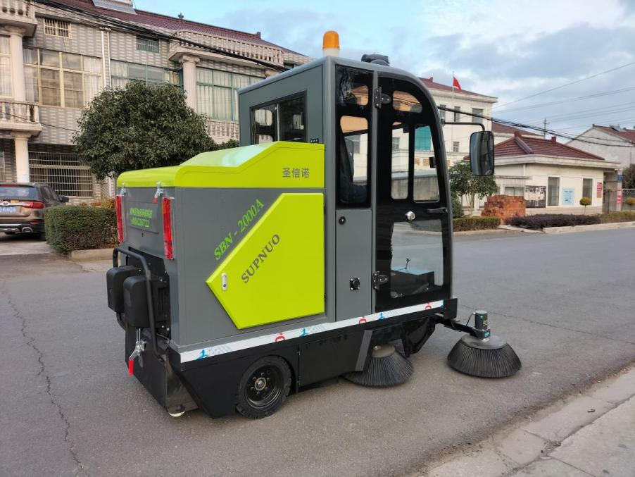 昌吉龙建清扫车_0